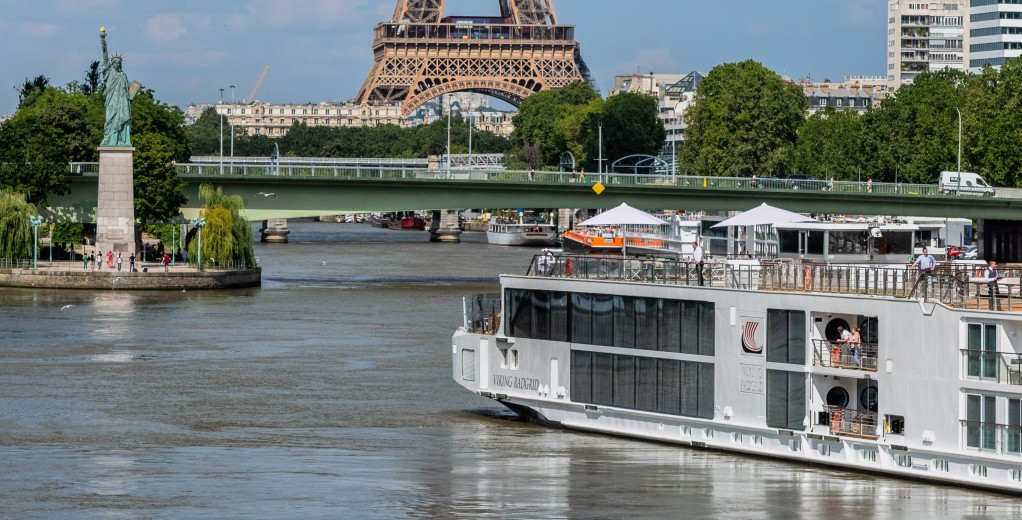 viking_longship_in_paris