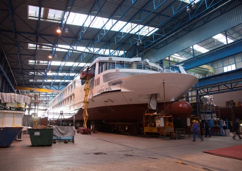 NEPTUN WERFT Flusskreuzfahrtschiff