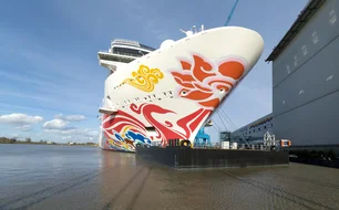 Norwegian Joy am Ausrüstungskai der MEYER WERFT