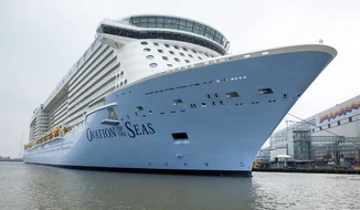 Emsüberführung der Ovation of the Seas