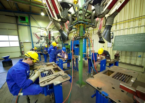 Arbeiten auf der NEPTUN WERFT Arbeiten auf der NEPTUN WERFT