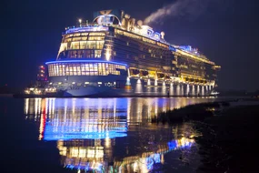 Emsüberführung der Ovation of the Seas
